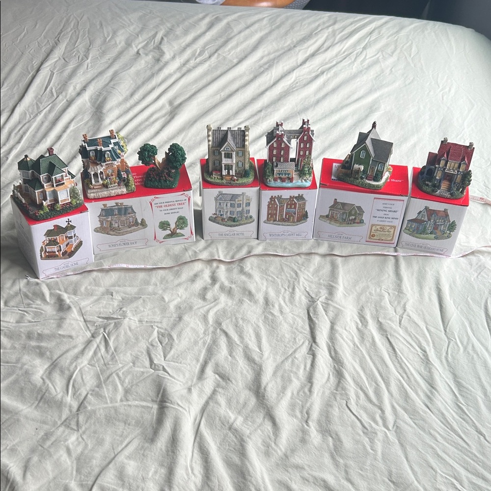 Charming Holiday Village Set - Multicolor